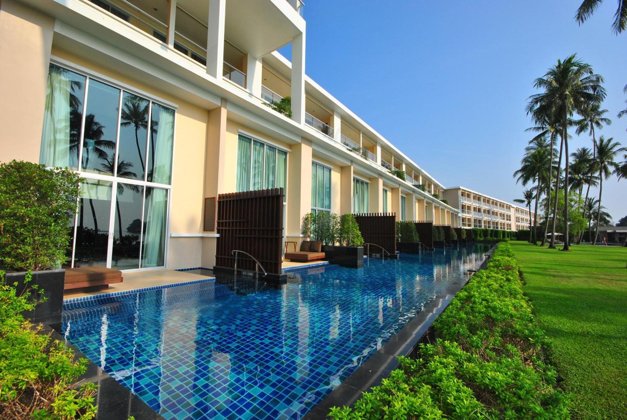 Phuket Panwa Beachfront Resort Exterior photo